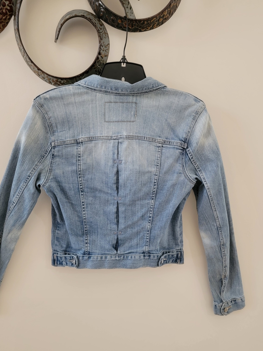 H&M Light Wash Denim Jacket - Women - Picture 2 of 3